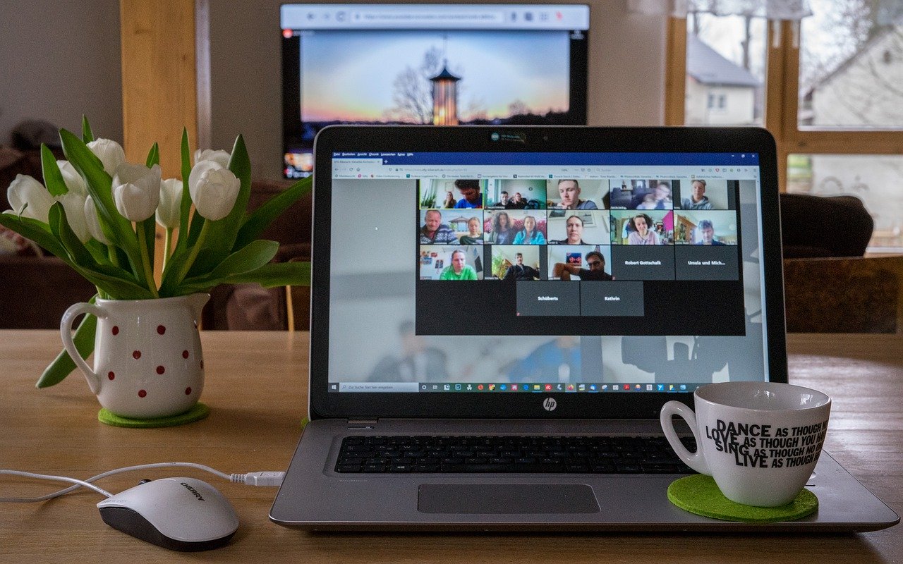 Guests in an online event