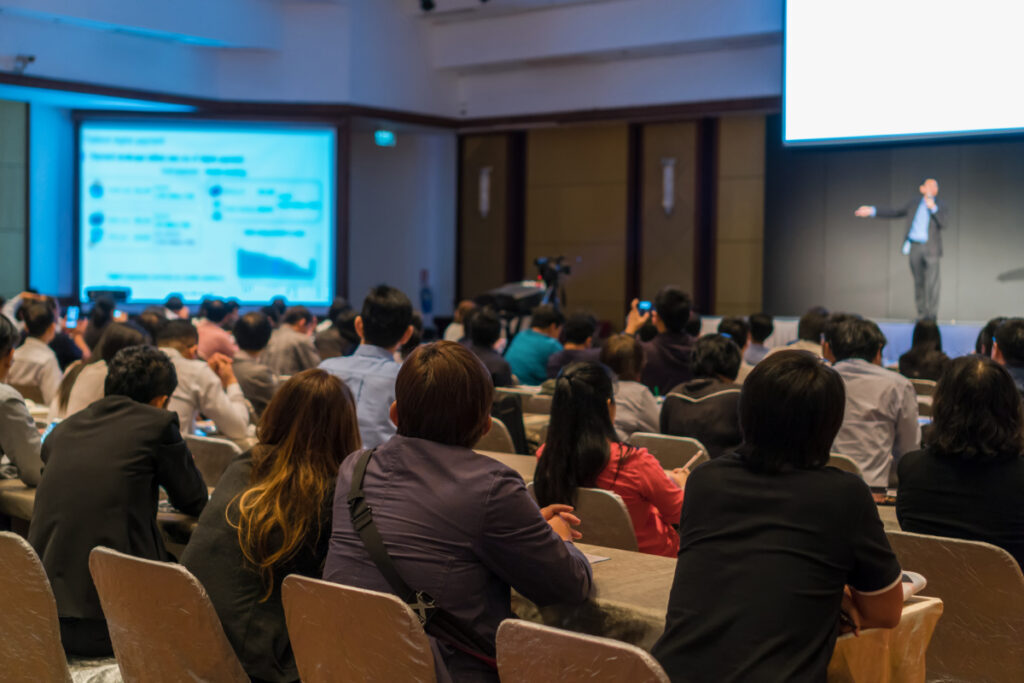 5 Factors To Consider When Choosing A Hybrid Event Venue